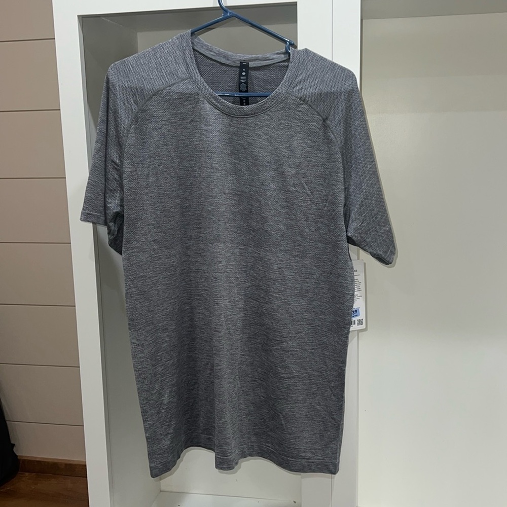 Men’s lululemon shirt